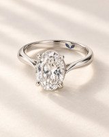 Éclat oval ring — front three-quarter view