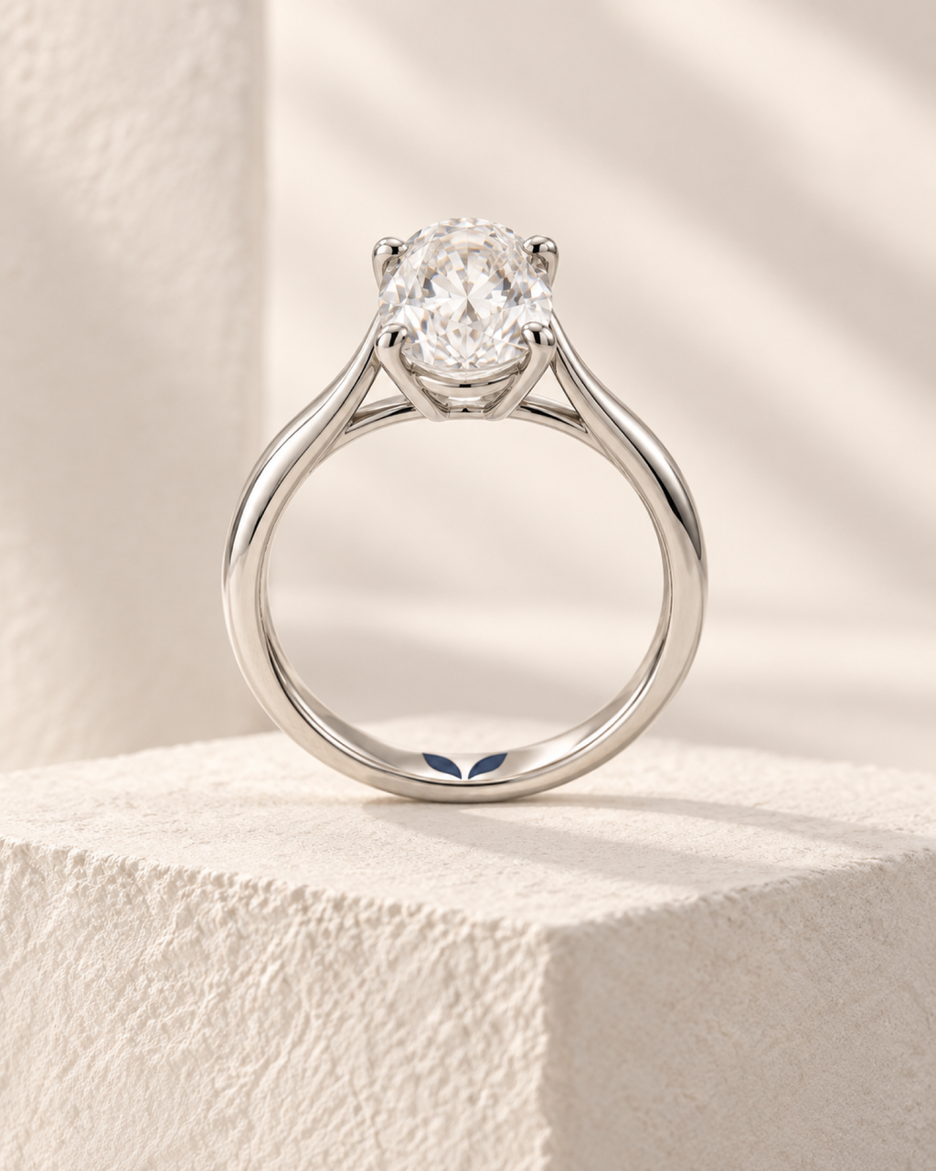 Éclat oval ring — setting and profile