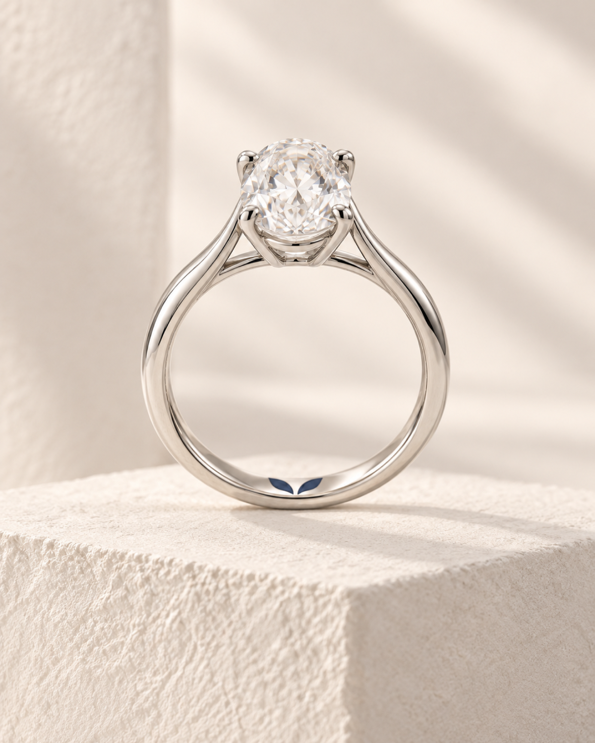 Éclat oval ring — setting and profile