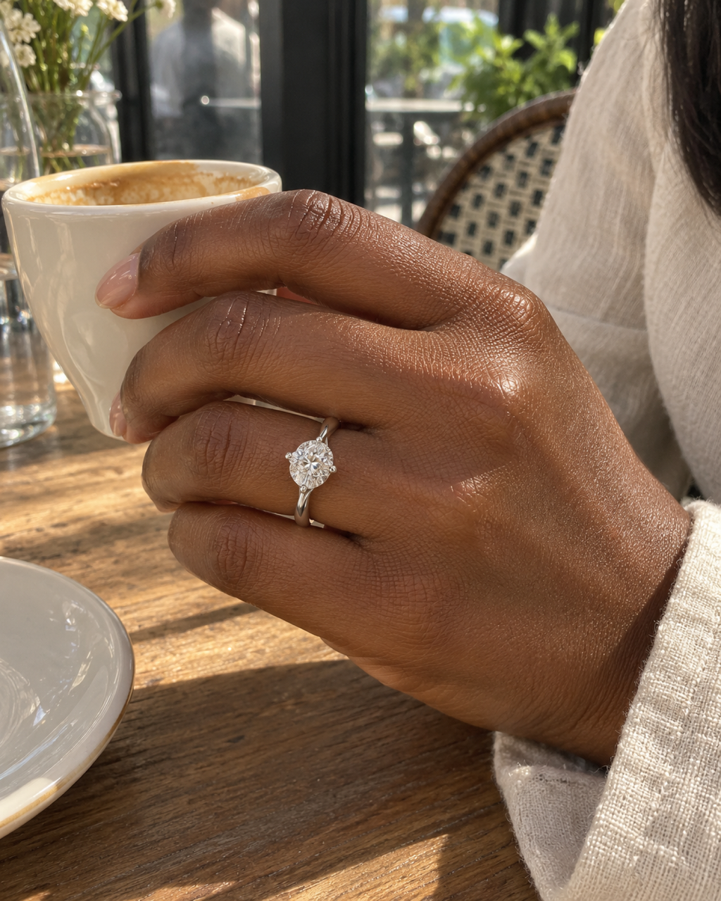 Éclat oval ring worn while holding a coffee cup